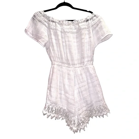 BB DAKOTA  boutique white gauze off shoulder romper women’s size medium - Picture 16 of 17